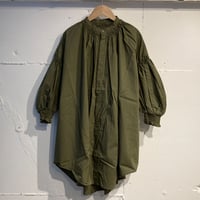 UNIVERSAL TISSU トリプルシャーリング バンドカラーブラウス　カーキ