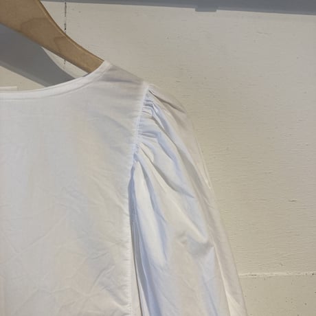 UNIVERSAL TISSU ボリュームスリーブブラウス シロ