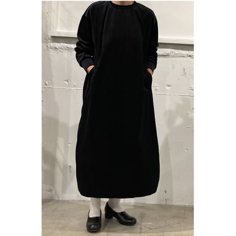 UNIVERSAL SEVEN ベロア クルーネックワンピース クロ