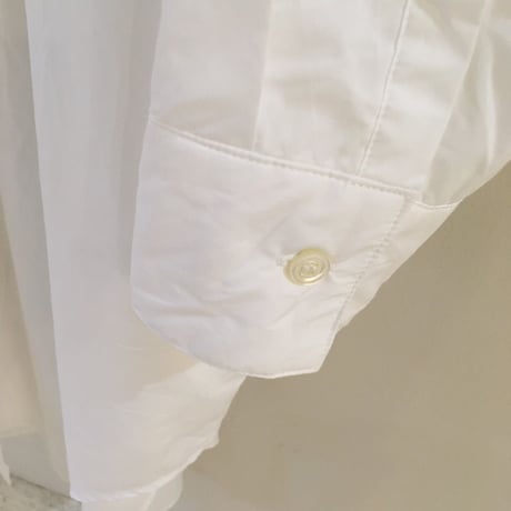 UNIVERSAL TISSU タイプライター バックスリットシャツ　シロ
