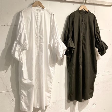 UNIVERSAL TISSU ナチュラルタイプライター シャーリングシャツワンピース シロ