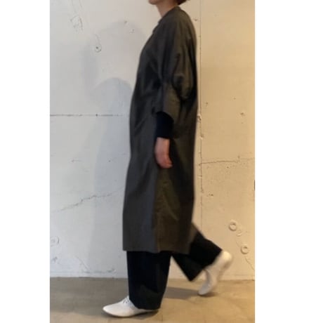 UNIVERSAL TISSU ナチュラルタイプライター シャーリングシャツワンピース シロ