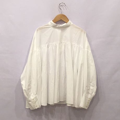 UNIVERSAL TISSU モックネックブラウス　シロ