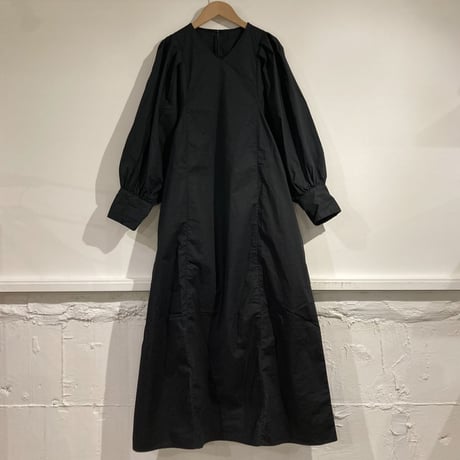 UNIVERSAL TISSU タックスリーブワンピース クロ