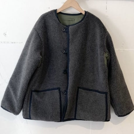 NATURAL LAUNDRY ボアリバーシブルジャケット　カーキ× チャコールグレー