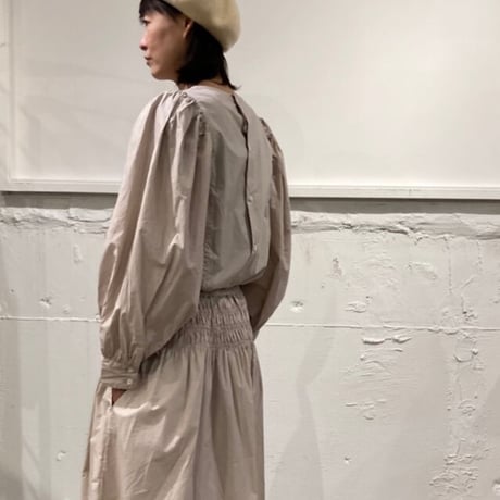UNIVERSAL TISSU ボリュームスリーブブラウス シロ