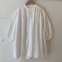 UNIVERSAL TISSU ナチュラルタイプライター ギャザーシャツ シロ
