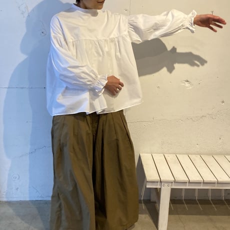 UNIVERSAL SEVEN USAコットン パネルギャザープルオーバー シロ