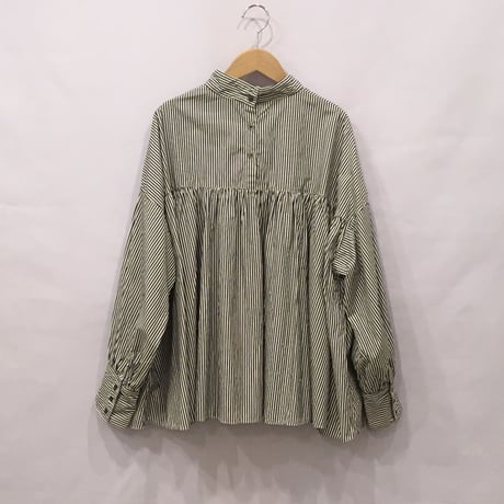 UNIVERSAL TISSU モックネックブラウス　クロストライプ