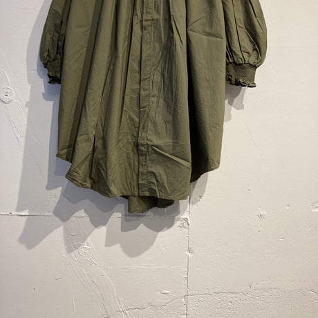 UNIVERSAL TISSU トリプルシャーリング バンドカラーブラウス　カーキ