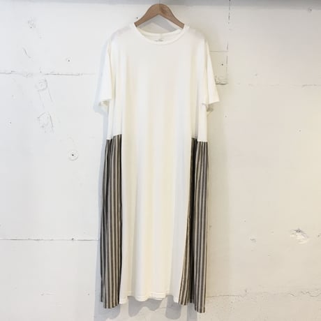 NATURAL LAUNDRY 脇ギャザーパネルワンピース オフ白