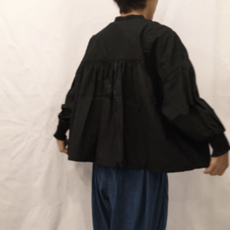 UNIVERSAL TISSU タイプライターシャーリングブラウス ネイビー