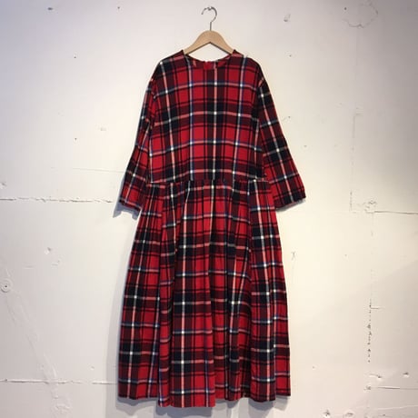 UNIVERSAL TISSU　ロングスリーブギャザードレス アカチェック