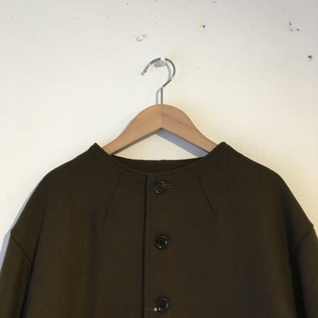 UNIVERSAL TISSU ノーカラークラシックジャケット　カーキ