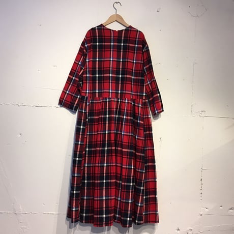 UNIVERSAL TISSU　ロングスリーブギャザードレス アカチェック