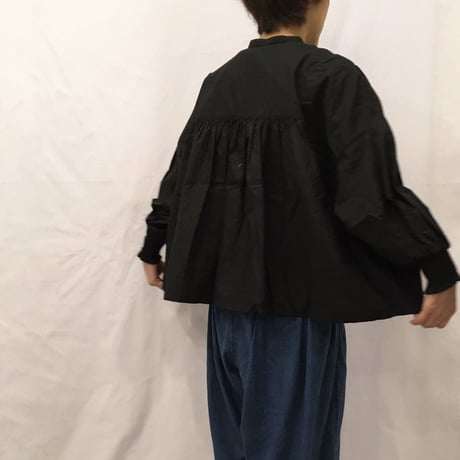 UNIVERSAL TISSU タイプライターシャーリングブラウス　シロ