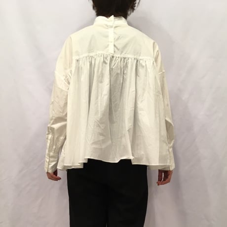 UNIVERSAL TISSU モックネックブラウス　シロ