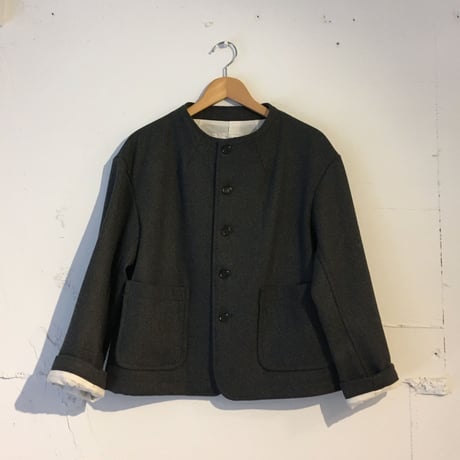 UNIVERSALTISSU ノーカラークラシックジャケット　トップグレー