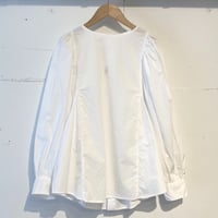 UNIVERSAL TISSU ボリュームスリーブブラウス シロ