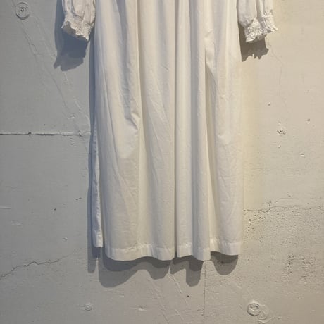 UNIVERSAL TISSU ナチュラルタイプライター ギャザードレス シロ