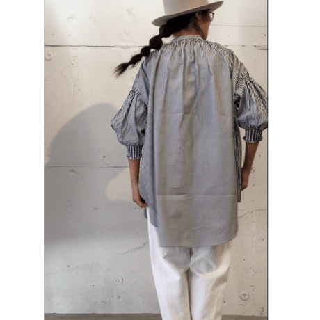 NIVERSAL TISSU トリプルシャーリング バンドカラーブラウス　シロ