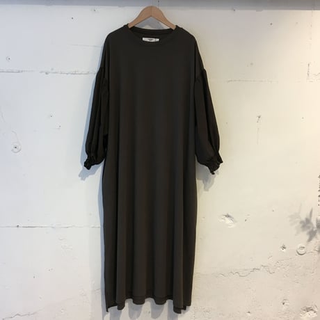 UNIVERSAL SEVEN　USAコットン コンボスリーブワンピース チャコール