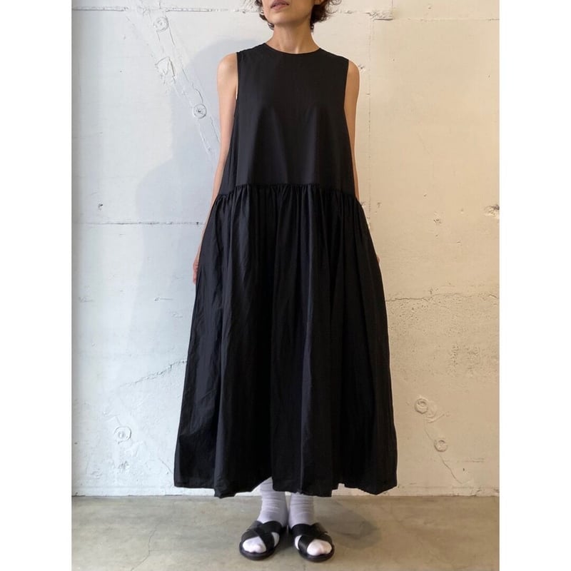 UNIVERSAL TISSU ナチュラルタイプライター ギャザーワンピース クロ  