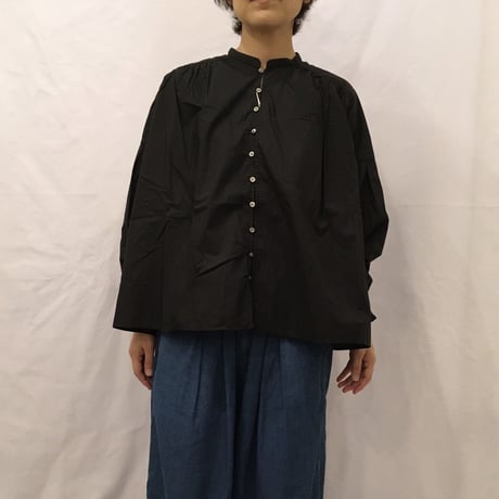 UNIVERSAL TISSU タイプライターシャーリングブラウス クロ