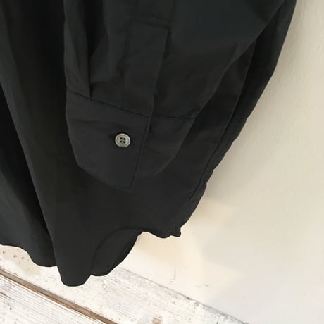 UNIVERSAL TISSU タイプライター バックスリットシャツ　クロ