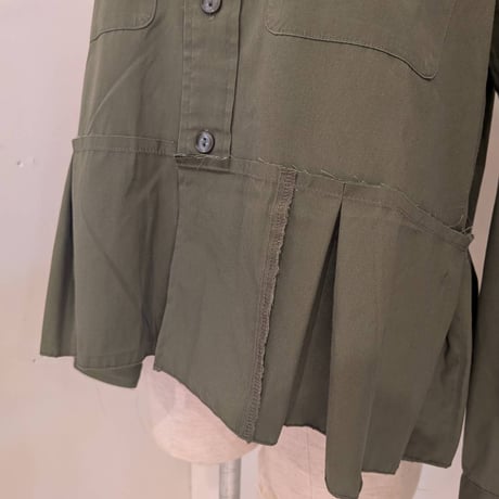 【REHERSALL】タックフリルフィールドシャツ　KHAKI