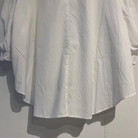 UNIVERSAL TISSU モックネックギャザーブラウス シロ