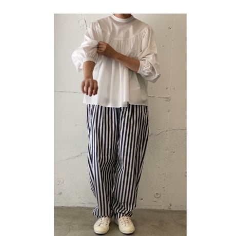 UNIVERSAL TISSU スタンドカラーブラウス シロ
