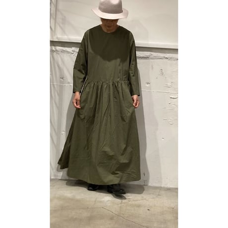 UNIVERSAL TISSU ナチュラルタイプライターギャザードレス クロ