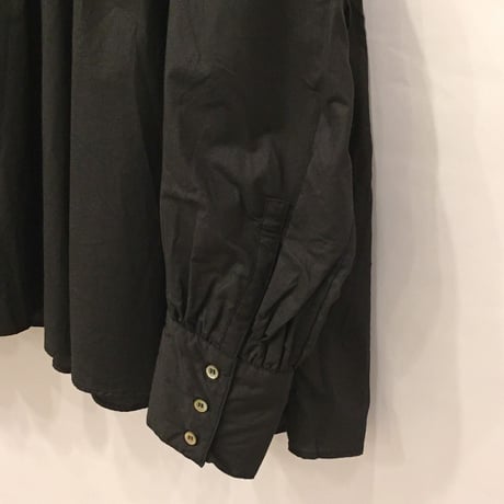 UNIVERSAL TISSU モックネックブラウス　クロ