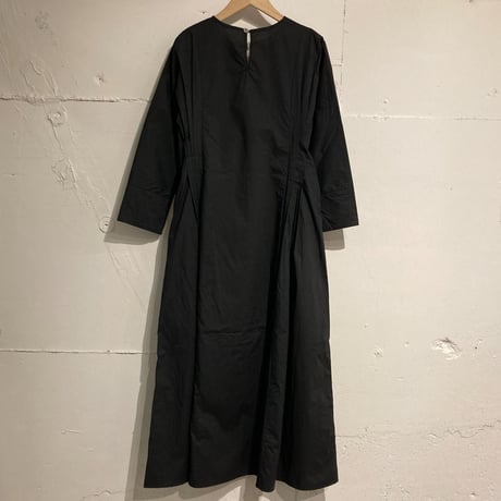 UNIVERSAL TISSU シェルボタンワンピース クロ