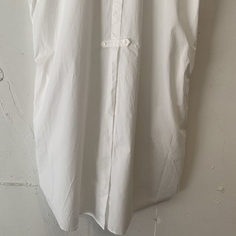 UNIVERSAL TISSU スリーブレスロングシャツ シロ