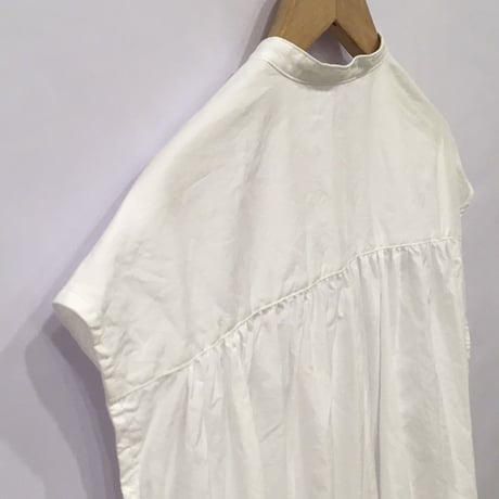 UNIVERSAL TISSU　ギャザーブラウス　シロ