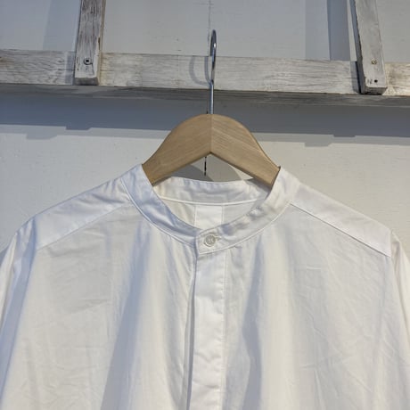 UNIVERSAL TISSU ナチュラルタイプライター バンドカラーロングシャツ シロ