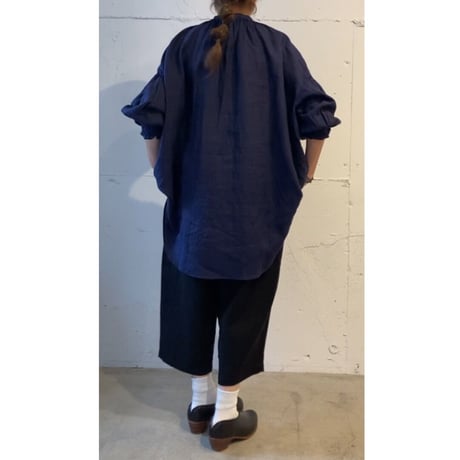 UNIVERSAL TISSU トリプルシャーリング バンドカラーブラウス　リネンクロ