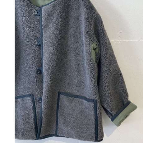 NATURAL LAUNDRY ボアリバーシブルジャケット　カーキ× チャコールグレー