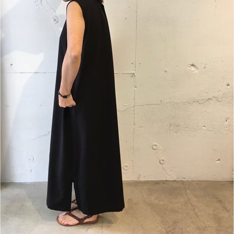 GALERIE TISSU リプリープリネン混モックネックワンピース チャコール