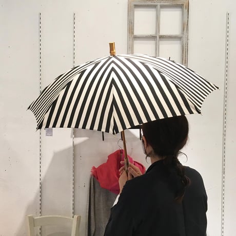 SUR MER 日傘　綿麻シーチング　水玉プリント ブラック　（綿55%、麻45% ）晴雨兼用