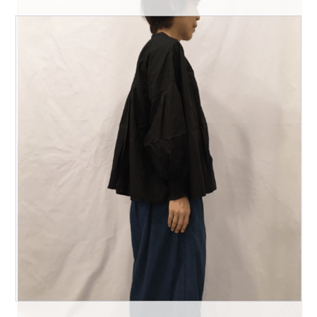UNIVERSAL TISSU タイプライターシャーリングブラウス　グレーストライプ