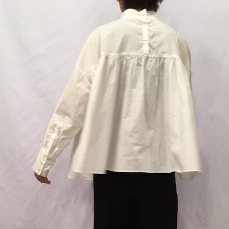 UNIVERSAL TISSU モックネックブラウス　シロ