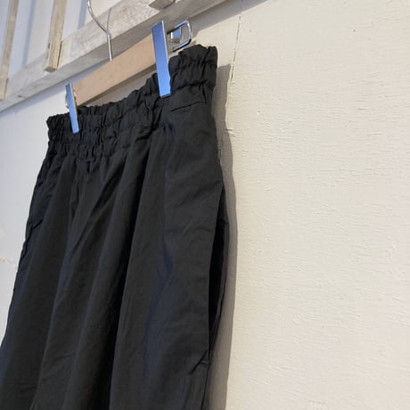 UNIVERSAL TISSU ナチュラルタイプライター ギャザーパンツ  クロ