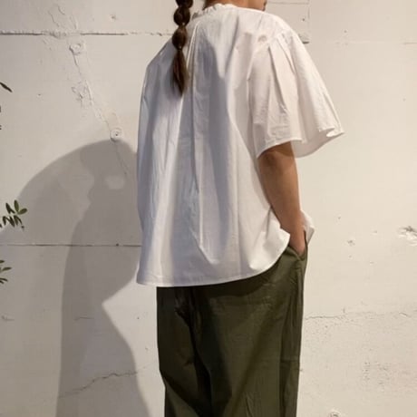 ナチュラルタイプライター タックスリーブブラウス シロ