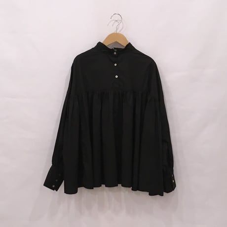UNIVERSAL TISSU モックネックブラウス　クロ