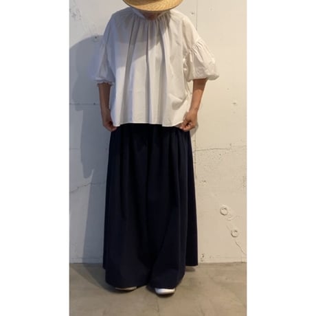 UNIVERSAL TISSU モックネックギャザーブラウス シロ