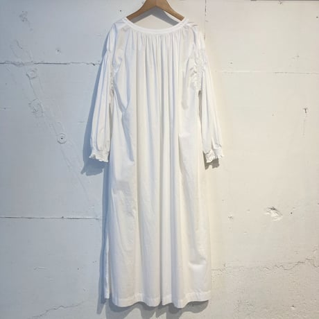 UNIVERSAL TISSU ナチュラルタイプライター ギャザードレス シロ