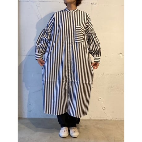 UNIVERSAL TISSU バンドカラーシャツワンピース クロワイドストライプ